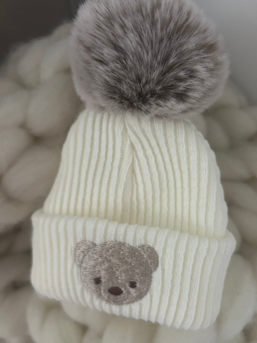 Single bear pom hat